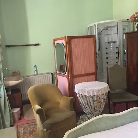 Le Chez Nous Bed & Breakfast *