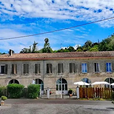 Le Chez Nous Bed & Breakfast 3*